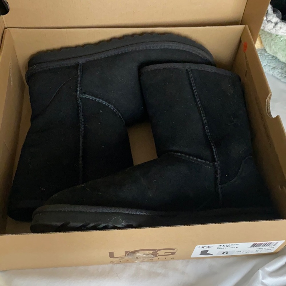 Black Classic Short Ugg